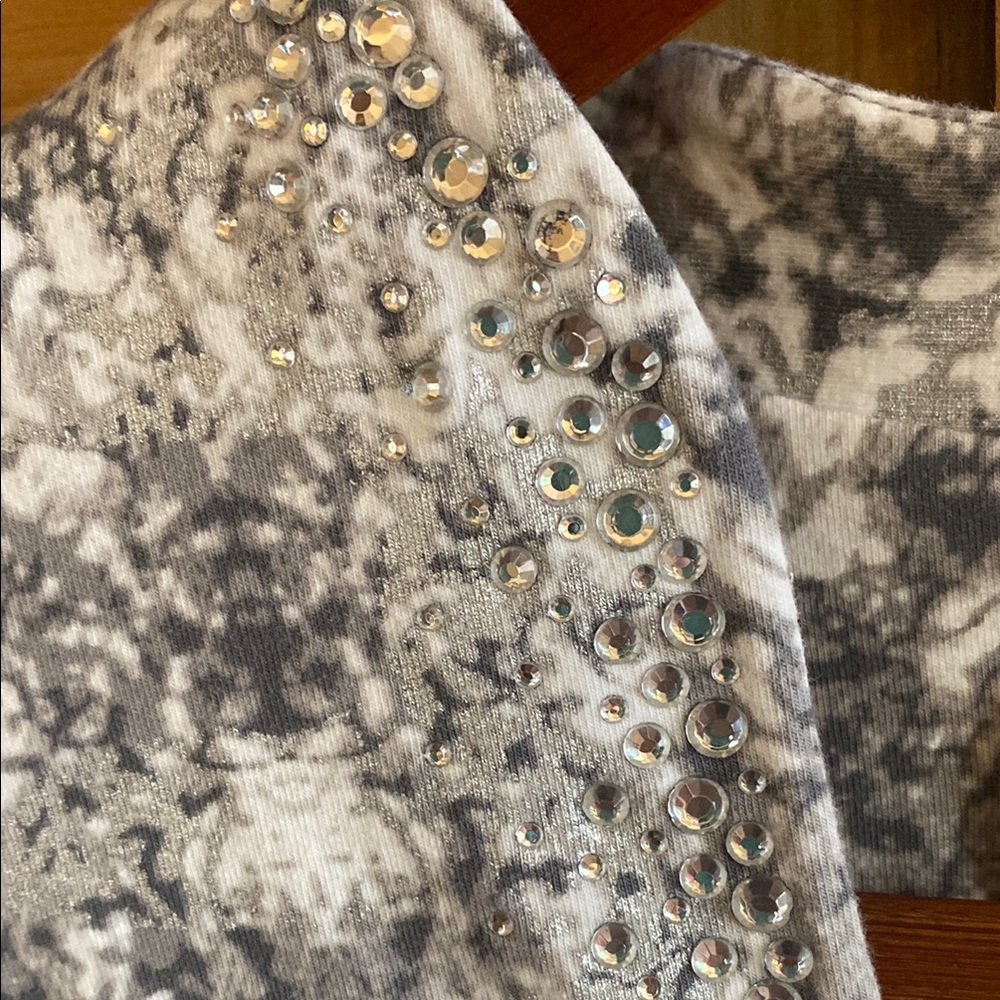 Ruby Rd. Gray and White Patterned Top - Picture 5 of 13